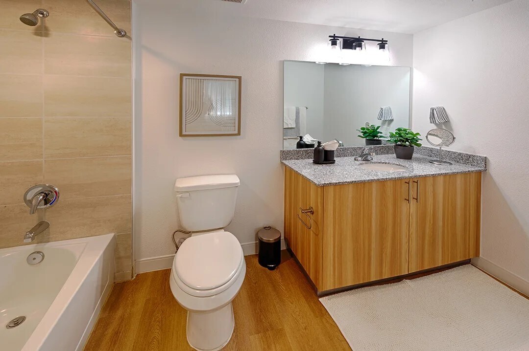 Foto principal - 18036 Park Row Blvd
