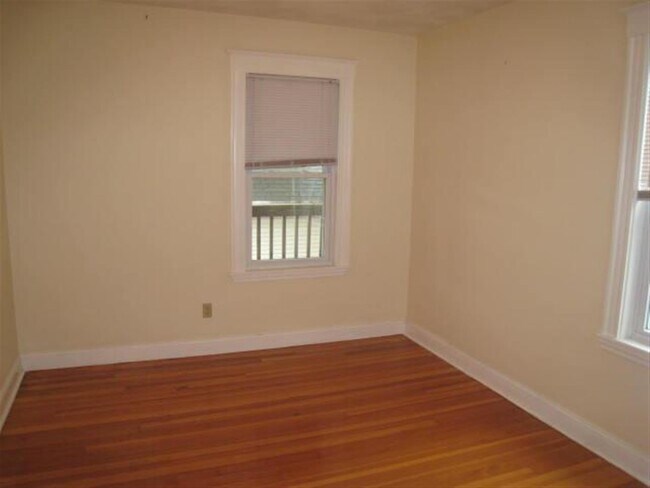 Building Photo - 142 W Adams St