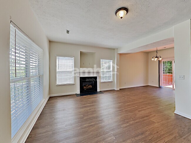 Foto del edificio - 145 Claybrook Lane