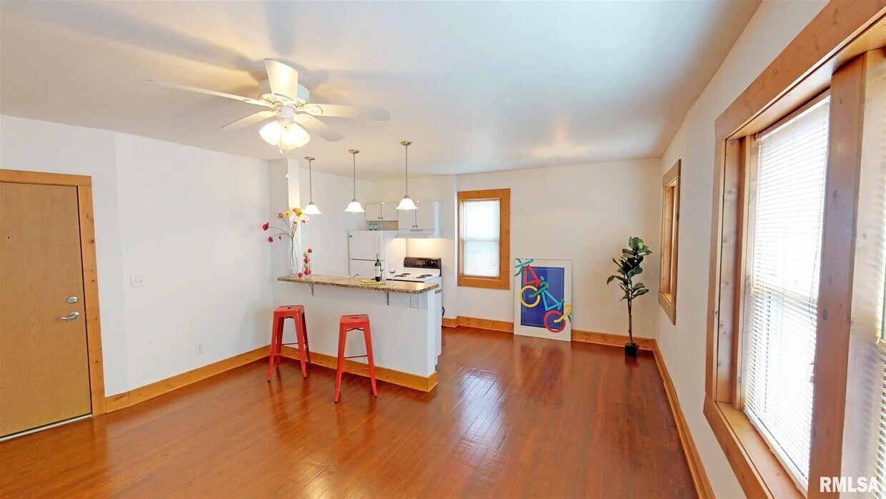 Primary Photo - 423 W Monroe St