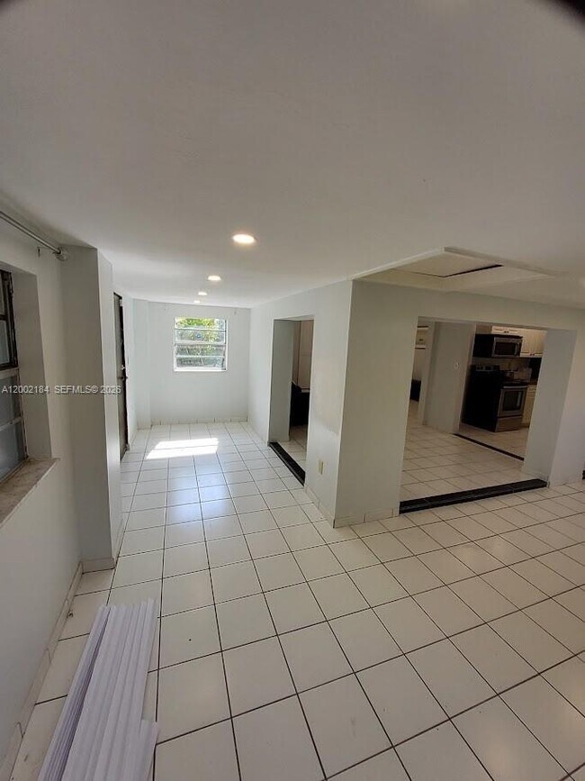 Foto del edificio - 1348 NE 176th St
