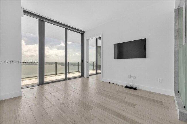 Foto del edificio - 480 NE 31st St