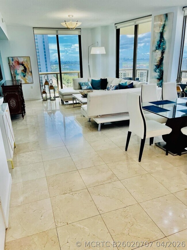 Foto del edificio - 16275 Collins Ave