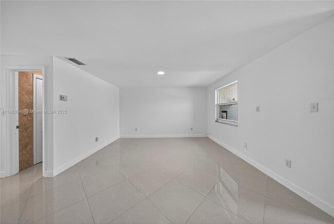 Foto del edificio - 301 Bonaventure Blvd