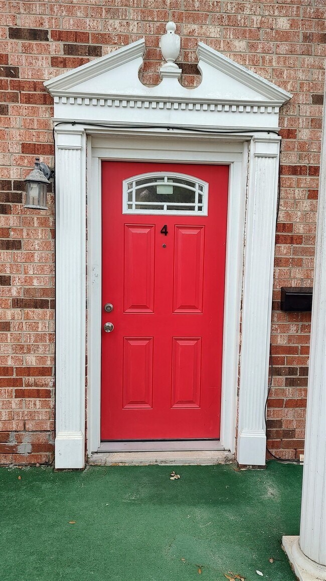 Building Photo - 4513 1/2 Bernardo De Galvez Ave