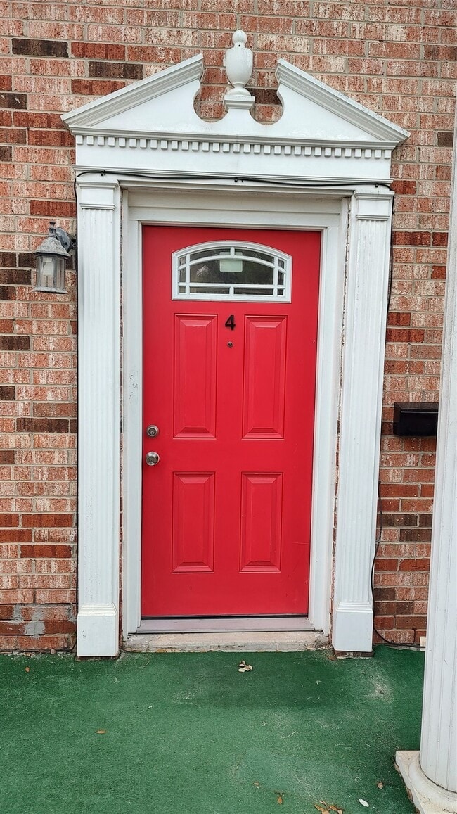 Building Photo - 4513 1/2 Bernardo De Galvez Ave