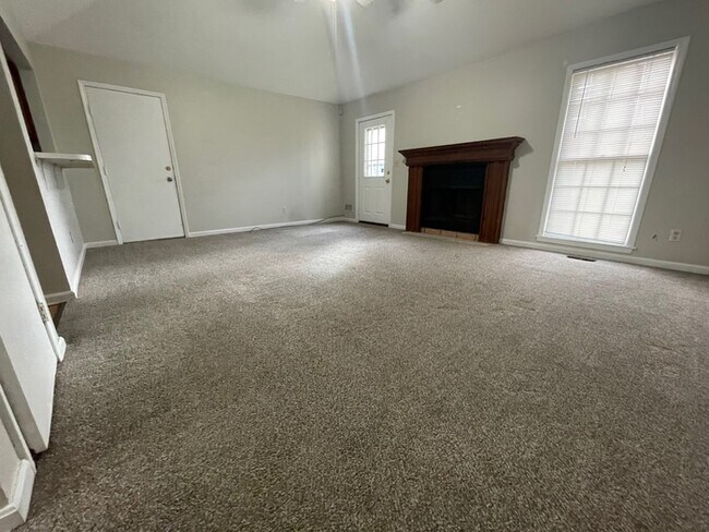 Building Photo - 3BD/2BA Single Family home
