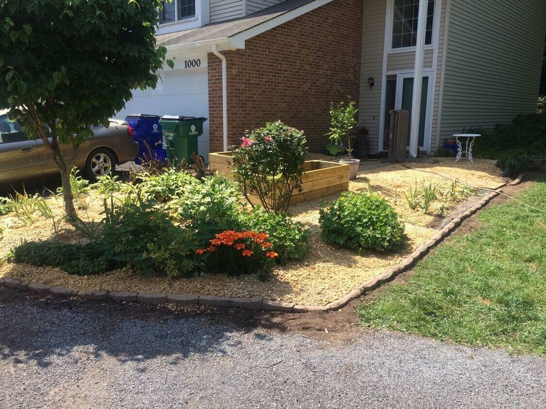 Primary Photo - Updated 3 Bedroom, 2.5 Bath Townhome Close...