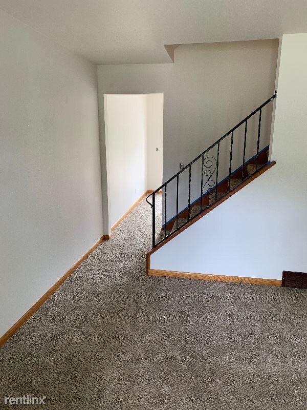 Building Photo - 2 br, 1.5 bath Townhome - 621-27 E. Grandview