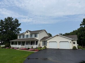 Building Photo - 1695 Louser Rd