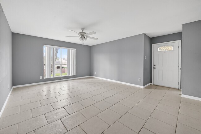 Foto del edificio - 14555 Wunderlich Dr