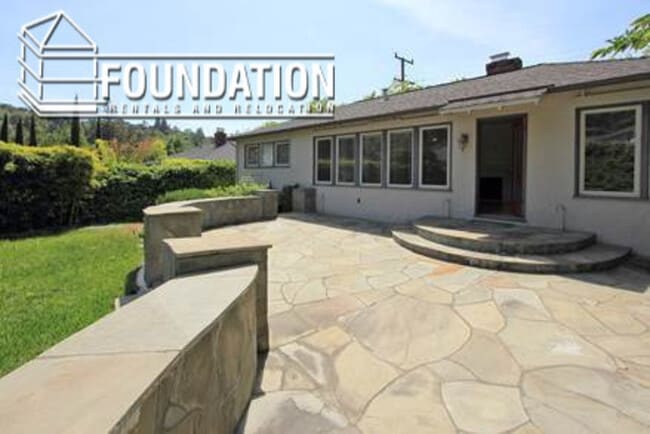 Building Photo - 124 Hilldale Dr