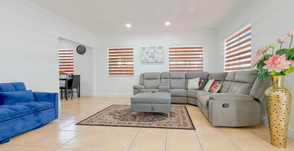 340 Tamiami Canal Rd