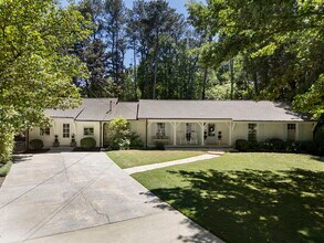 Building Photo - 4470 Chatworth Ct NE