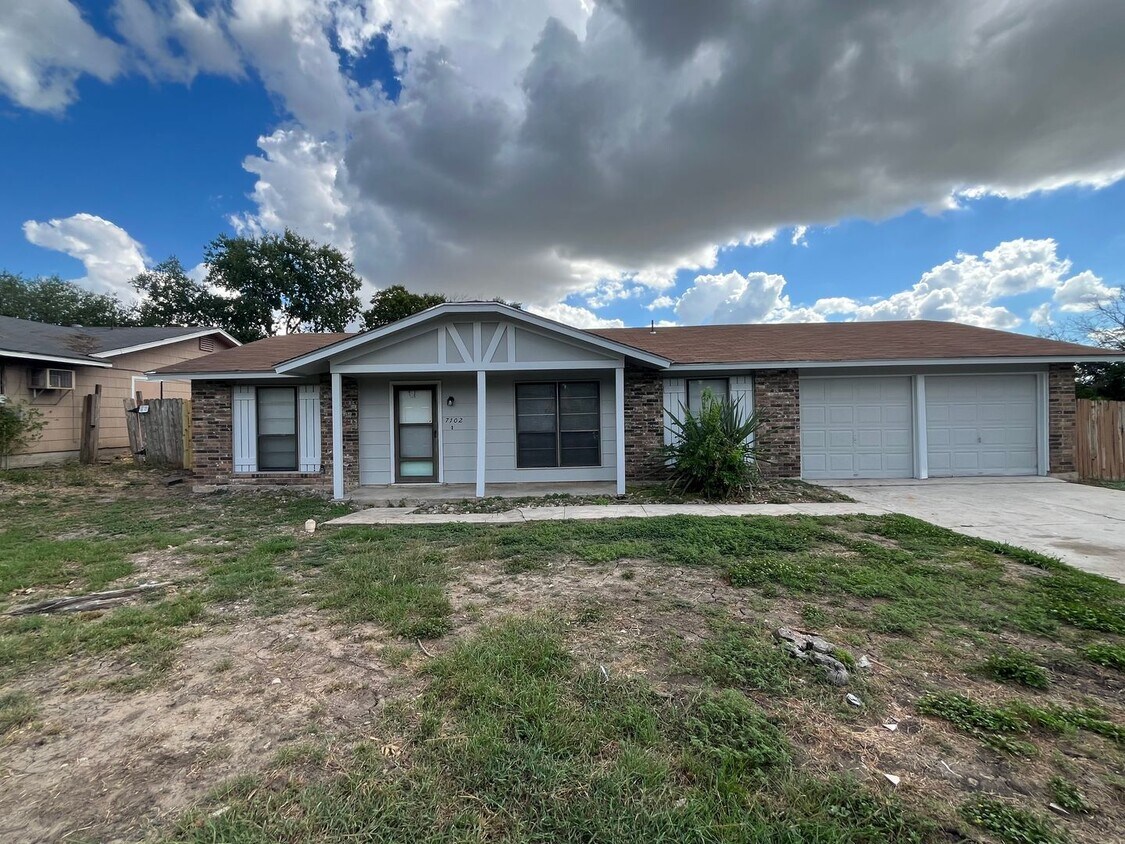 Primary Photo - 7102 Glen Point Dr