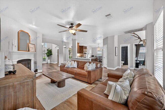 Foto del edificio - 1060 Shady Lane Drive