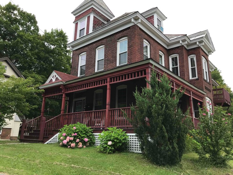 Foto principal - 278 E Main St