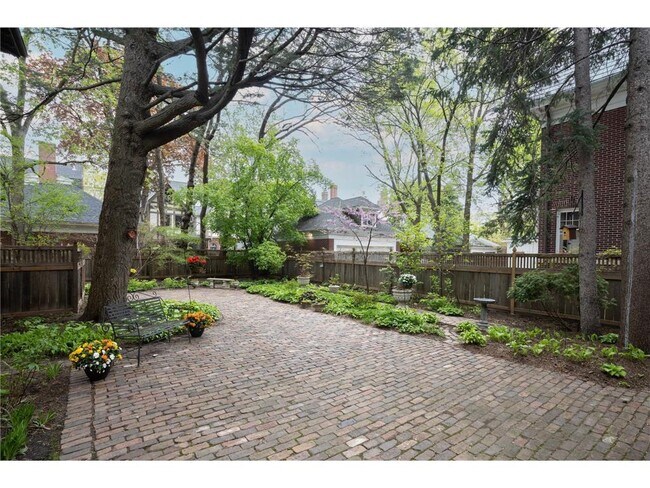 Foto del edificio - 1769 Dupont Ave S