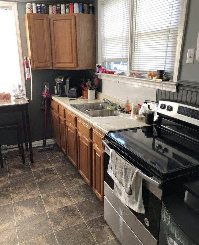 kitchen - 71 5th St
