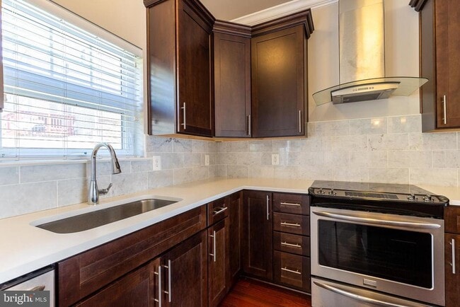 Building Photo - 427 Woodcrest Dr SE