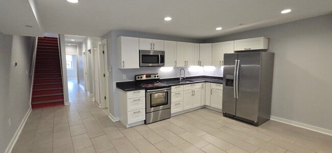 Building Photo - 603 E Girard Ave