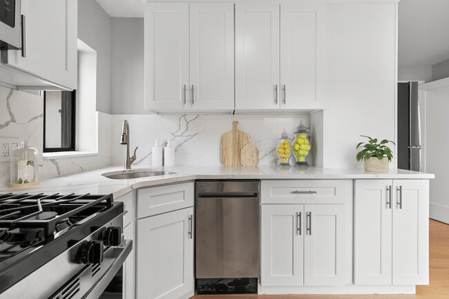 Building Photo - 784 Atlantic St