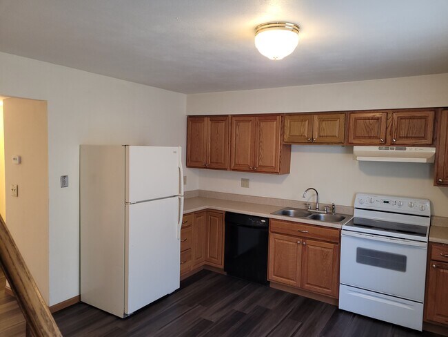 Building Photo - 30 Peartree Ln