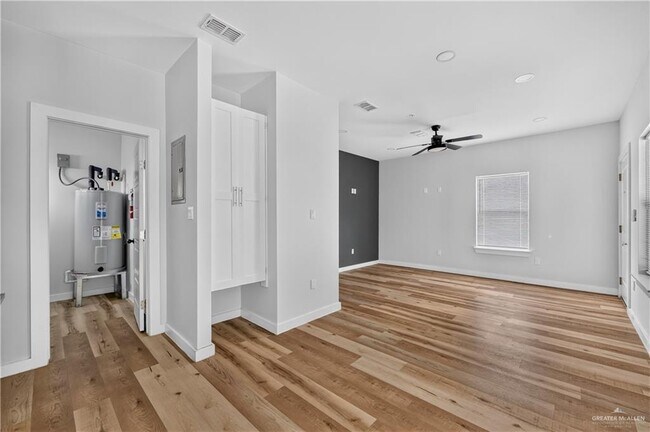 Foto del edificio - 1207 W Kennedy St