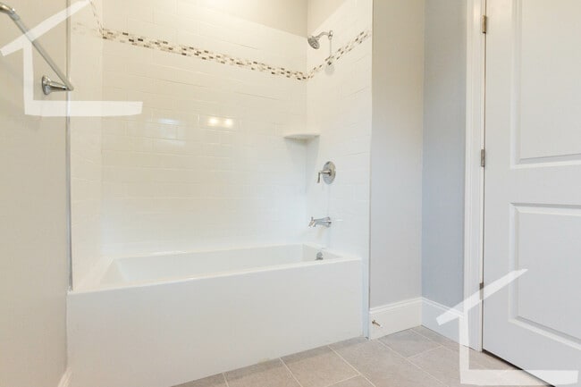 Foto del edificio - 120 Kenrick St