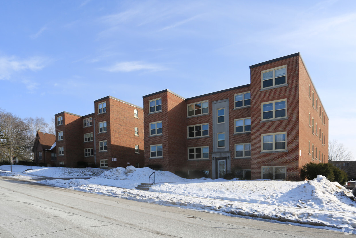 Building Photo - 141-149 Borden Ave N