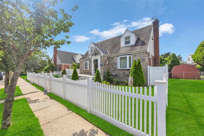 Building Photo - 933 Fenworth Blvd
