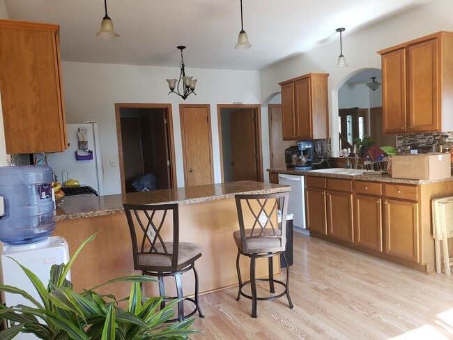Kitchen - 407 Century Oak Dr