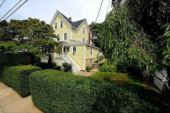 Building Photo - 18 Chester Ave