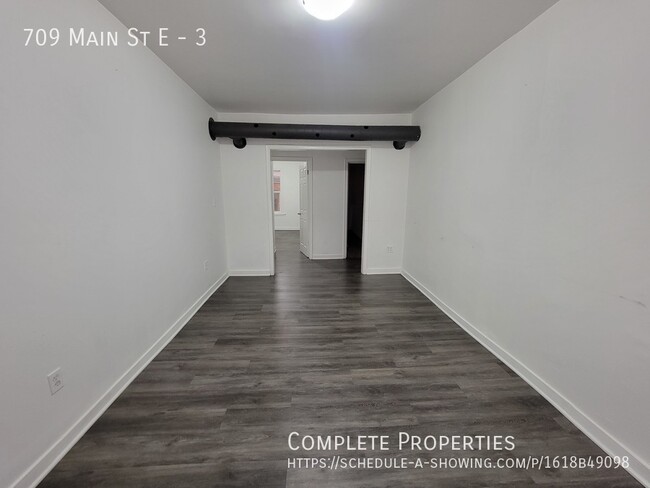 Photo du bâtiment - Main Floor, no stairs, private laundry and...