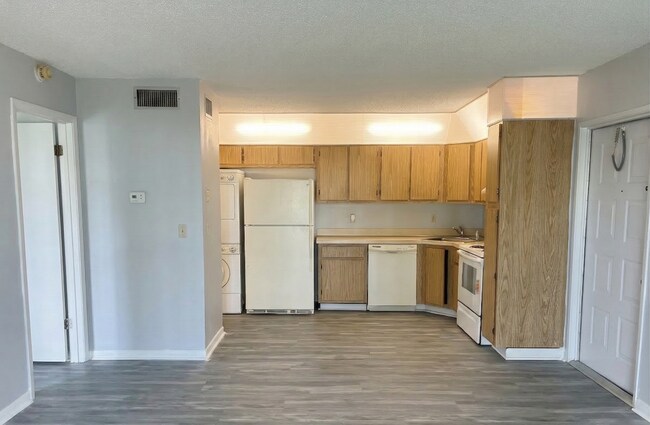 Building Photo - 8203 Sun Spring Cir