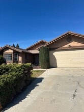 Building Photo - 185 Riverbank Ln