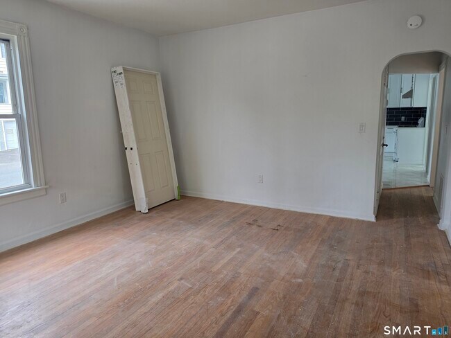 Building Photo - 25 Elm St