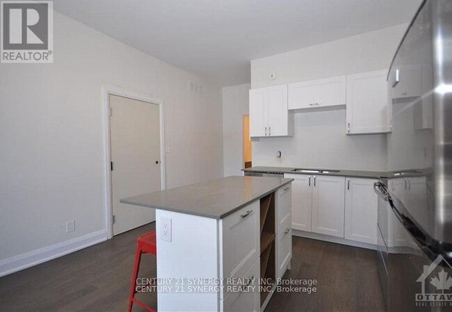 Photo du bâtiment - 571-571 McLeod St