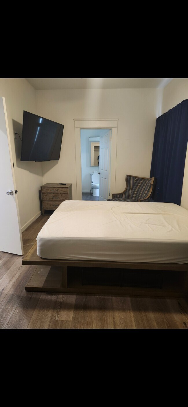 Foto del edificio - 33 Wavecrest Ave