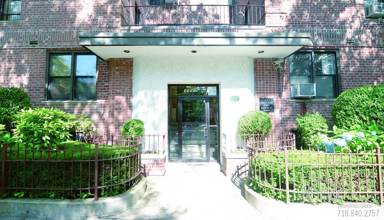 Primary Photo - 3555 Kings College Place #1HR