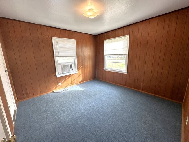 Building Photo - 160 Hebert St