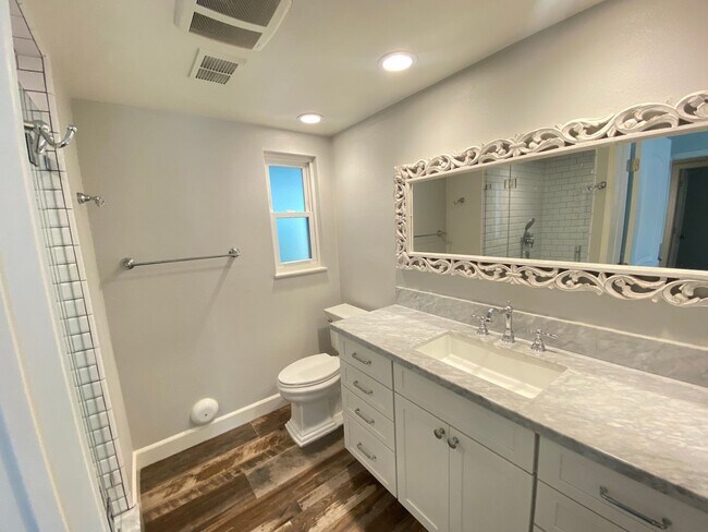 Foto del edificio - Gorgeous 3 bedroom 2 bath single family ho...