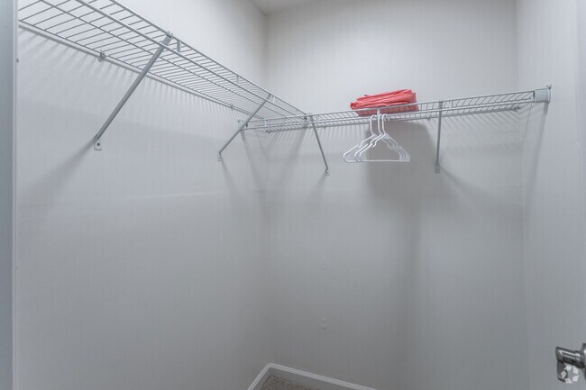 Bedroom Walk-in Closet - Summerville Apartments