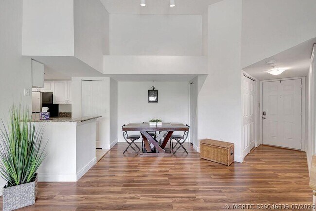 Foto del edificio - 1407 Crestwood Ct S