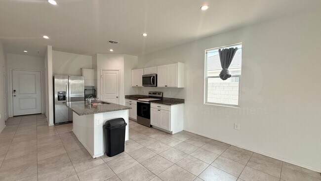 Foto del edificio - 1549 E Fletcher Dr