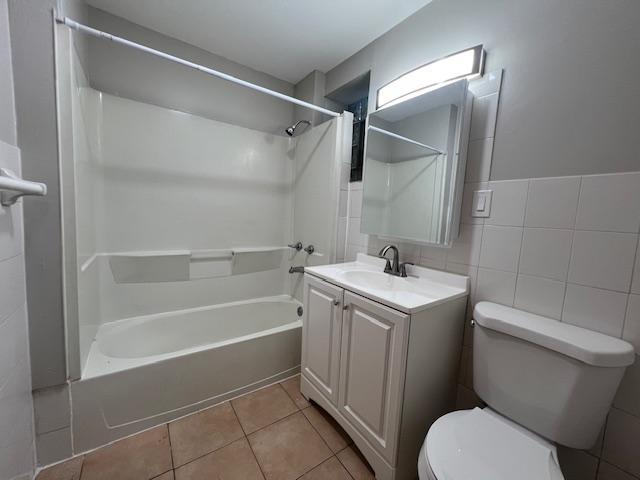 Building Photo - 3 bedroom in Chicago IL 60647