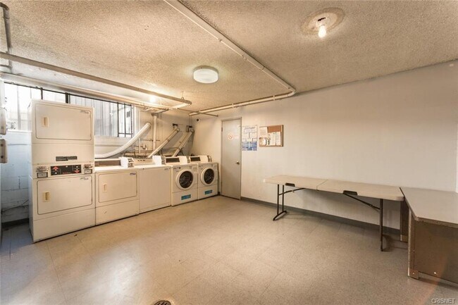 Building Photo - 4829 Whitsett Ave