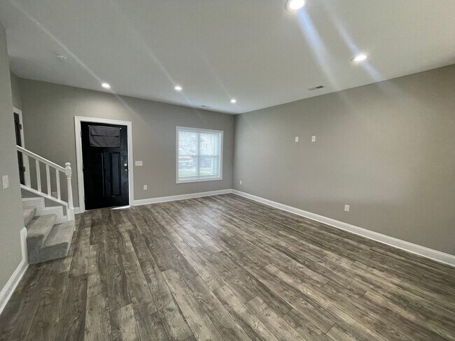 Building Photo - Blue Ridge Commons Townhome