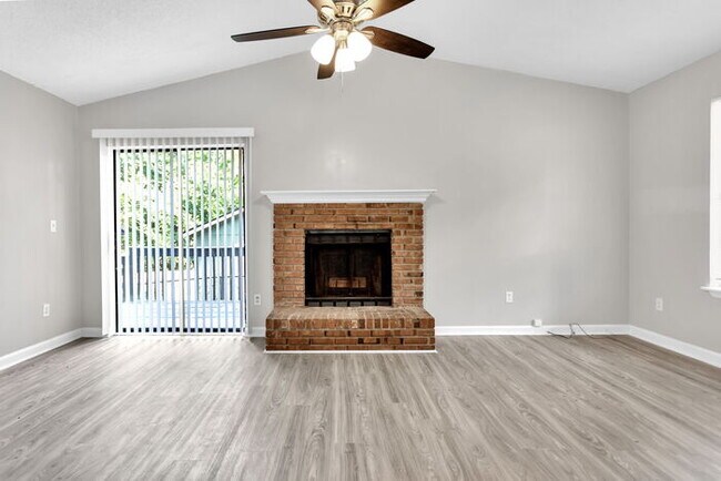 Building Photo - BEAUTIFUL 3 BEDROOM RANCH, 2 FULL BATHS
