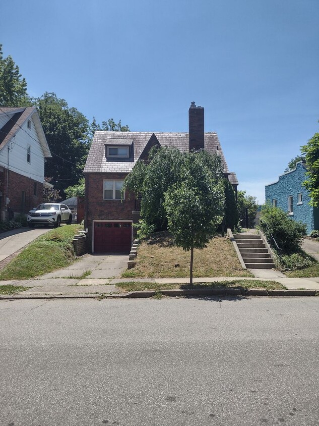 Primary Photo - Beautiful Home for Rent